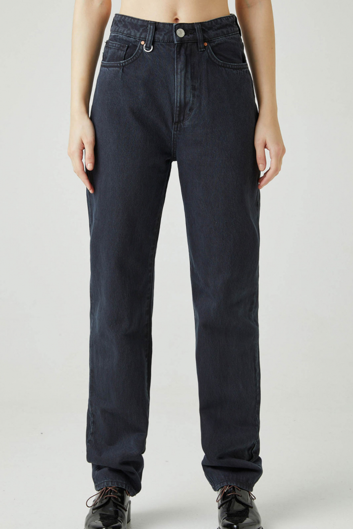 Nico Straight Total Blackout