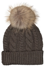 HOLLIES | Pom Pom Cable Hat | RetailPro | MÄRKESKLÄDER OUTLET HOLLIES | Pom Pom Cable Hat | RetailPro | MÄRKESKLÄDER OUTLET